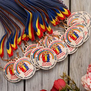 Medalie absolvire personalizata - model creionase