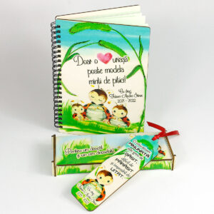 Set cadou personalizat pentru educatoare/invatatoare (agenda lemn, semn de carte si cutie pentru semn de carte) – Buburuza