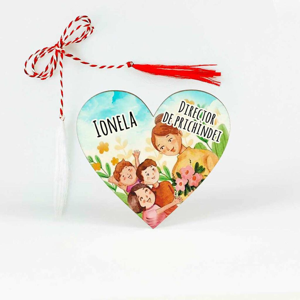 martisor din lemn personalizat cu nume educatoare invatatoare director
