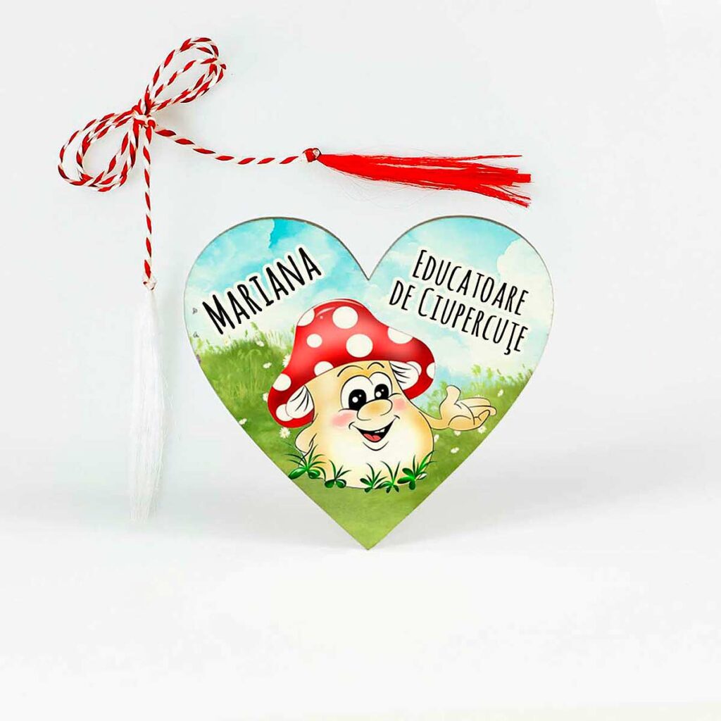 Martisor din lemn color cu nume si ciupercute educatoare invatatoare