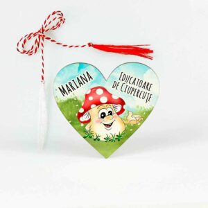 Martisor din lemn color cu nume si ciupercute educatoare invatatoare