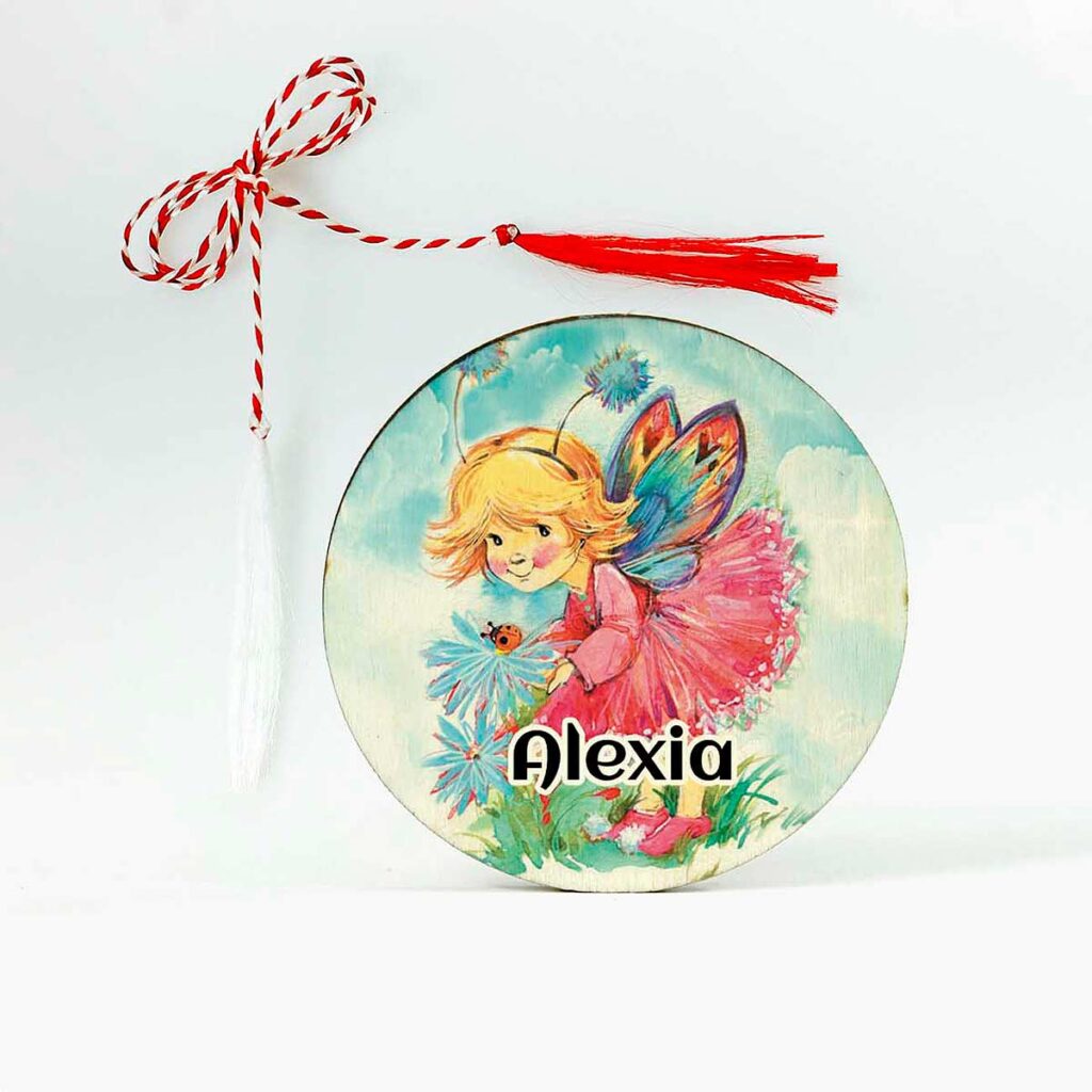 martisor lemn cu fetita fluturas