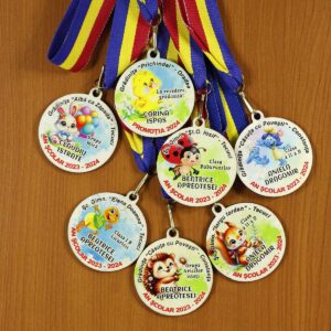 Medalie personalizata cu mascota clasei