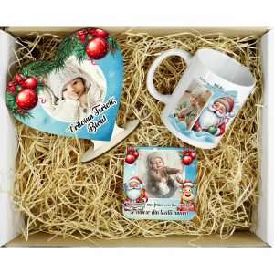 Set cadou personalizat pentru bunică, ideal de Crăciun, cu inimă din lemn, cană decorativă și suport de cană elegant, perfect pentru a transmite iubire și căldură.