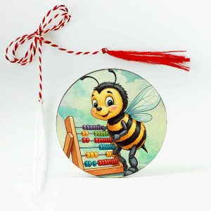 Martisoare brosa pentru copii personalizate cu o albinuta vesela care invata sa numere la o numaratoare