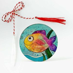 Martisor copii cu un pestisor colorat in culori vii.