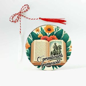 Martisor materii scolare istorie este personalizat cu oflori ci o carte cu deschisa cu text si Stefan cem Mare.