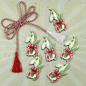 Imagine cu un martisor ghiocel decupat din lemn