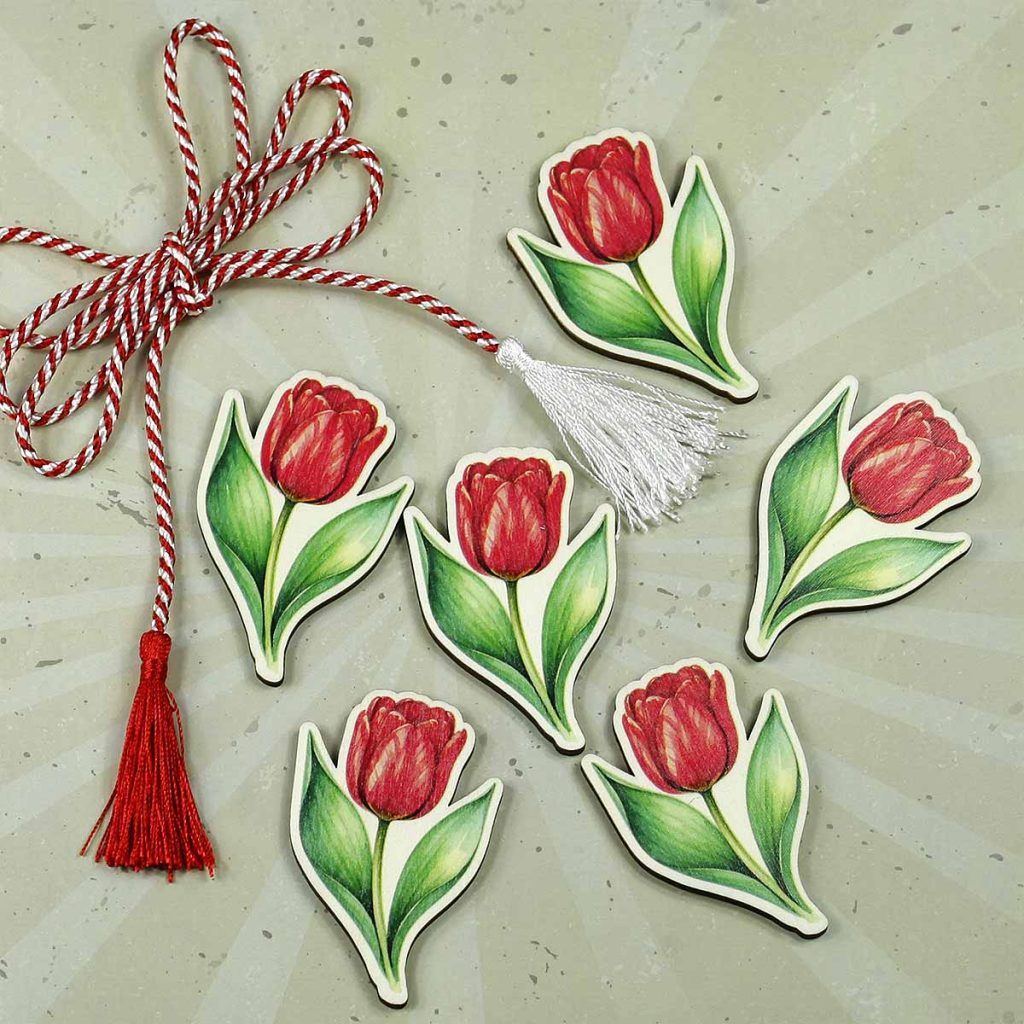 Imagine cu brosa martisor lemn personalizat in forma de lalea