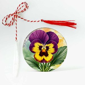 Imagine cu brosa din lemn martisor cu panseluta.