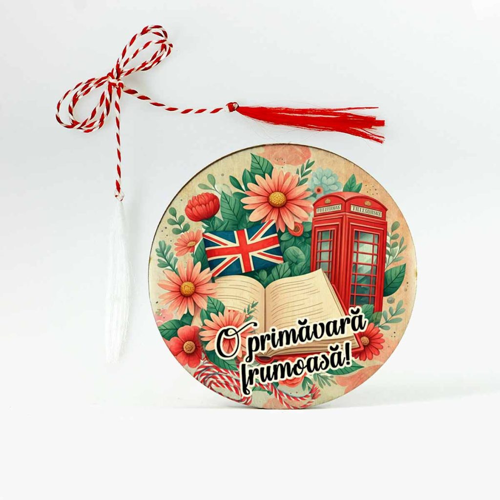 Brosa lemn martisor personalizat pentru profesoara de engleza cu flori, o carte, drapelul angliei si cabina telefonica.