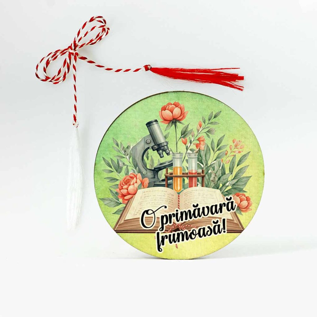 Martisor pentru profesoara de chimie personalizat cu flori, o carte, un microscop si cateva eprubete.