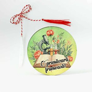 Martisor pentru profesoara de chimie personalizat cu flori, o carte, un microscop si cateva eprubete.
