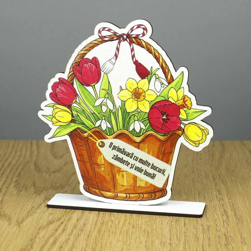 Plăcuță din MDF în formă de coșuleț cu ghiocei, lalele și narcise, personalizată cu un mesaj scurt – un cadou special pentru 8 Martie