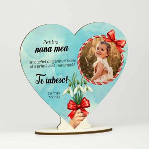 Trofeu din lemn în formă de inimă, personalizat cu poză și mesaj – cadoul perfect pentru 8 Martie, ideal pentru mama, bunica, nașa sau sora.