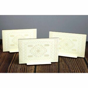 Covor românesc din lemn pentru colorat – 15 × 10 cm