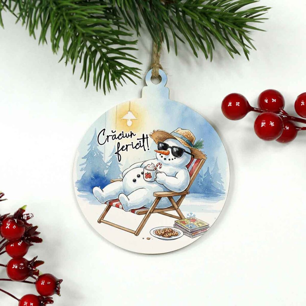 Glob din lemn cu mesaj – Om de Zăpadă, ornament de Crăciun personalizat și festiv