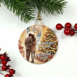 glob din lemn personalizat cu mesaj „Our First Christmas Married”, personalizat UV, cadou de Crăciun pentru cuplu