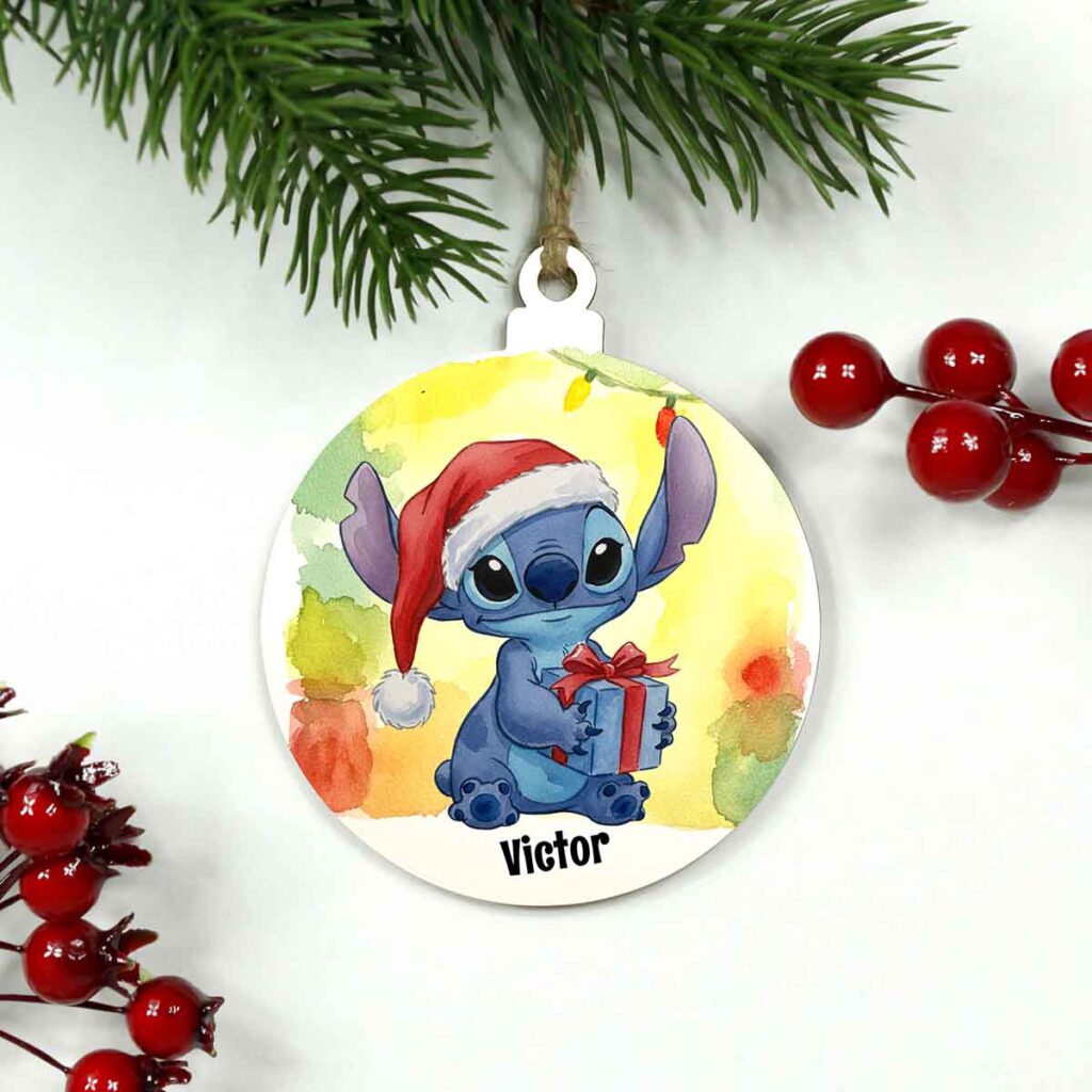 glob din lemn personalizat cu Stitch, decorațiune de Crăciun cu mesaj gravat, cadou vesel și festiv