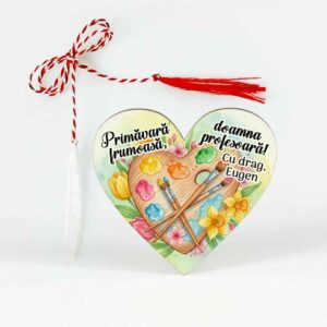 Mărțișor personalizat pentru profesoara de desen, ambalat elegant, cu șnur de mărțișor și ac de broșă