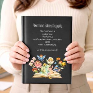 Agendă personalizată educatoare A5 cadou Rădăcini și aripi cu nume – Dedaruit