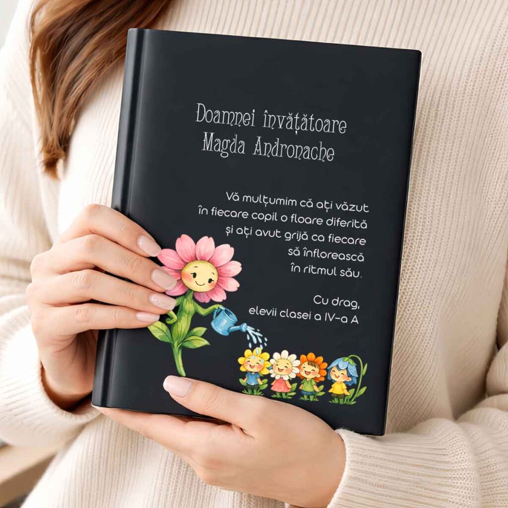 Agenda personalizata invatatoare A5 cu mesaj emotional si design floral, cadou special de la Dedaruit pentru sfarsit de an