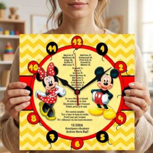 Ceas personalizat invatatoare din MDF cu numele copiilor și personaje cartoon – cadou special de sfârșit de an