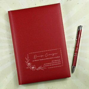Set agenda si pix personalizat profesoara rosu elegant cu nume si mesaj gravat Dedaruit