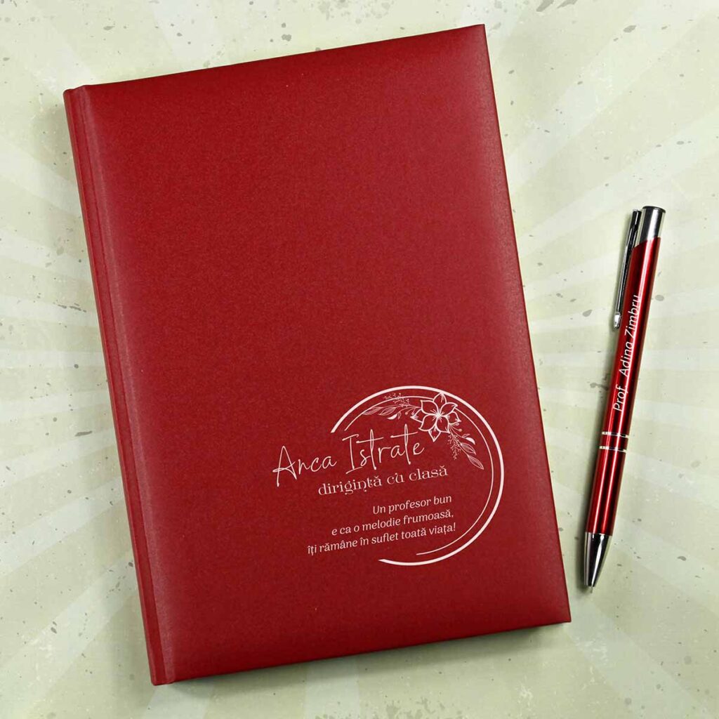 Set cadou personalizat diriginta cu agenda A5 rosie si pix gravat, cadou elegant pentru profesoara de la Dedaruit