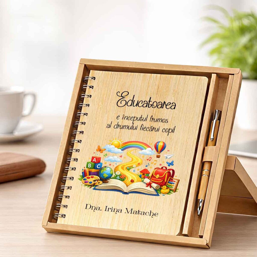 Set cadou personalizat educatoare agenda bambus si pix gravat in cutie eleganta Dedaruit