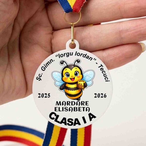 medalie absolvire clasa 1 personalizata cu albinuță, nume copil, școală și panglică tricoloră, cadou festivitate copii