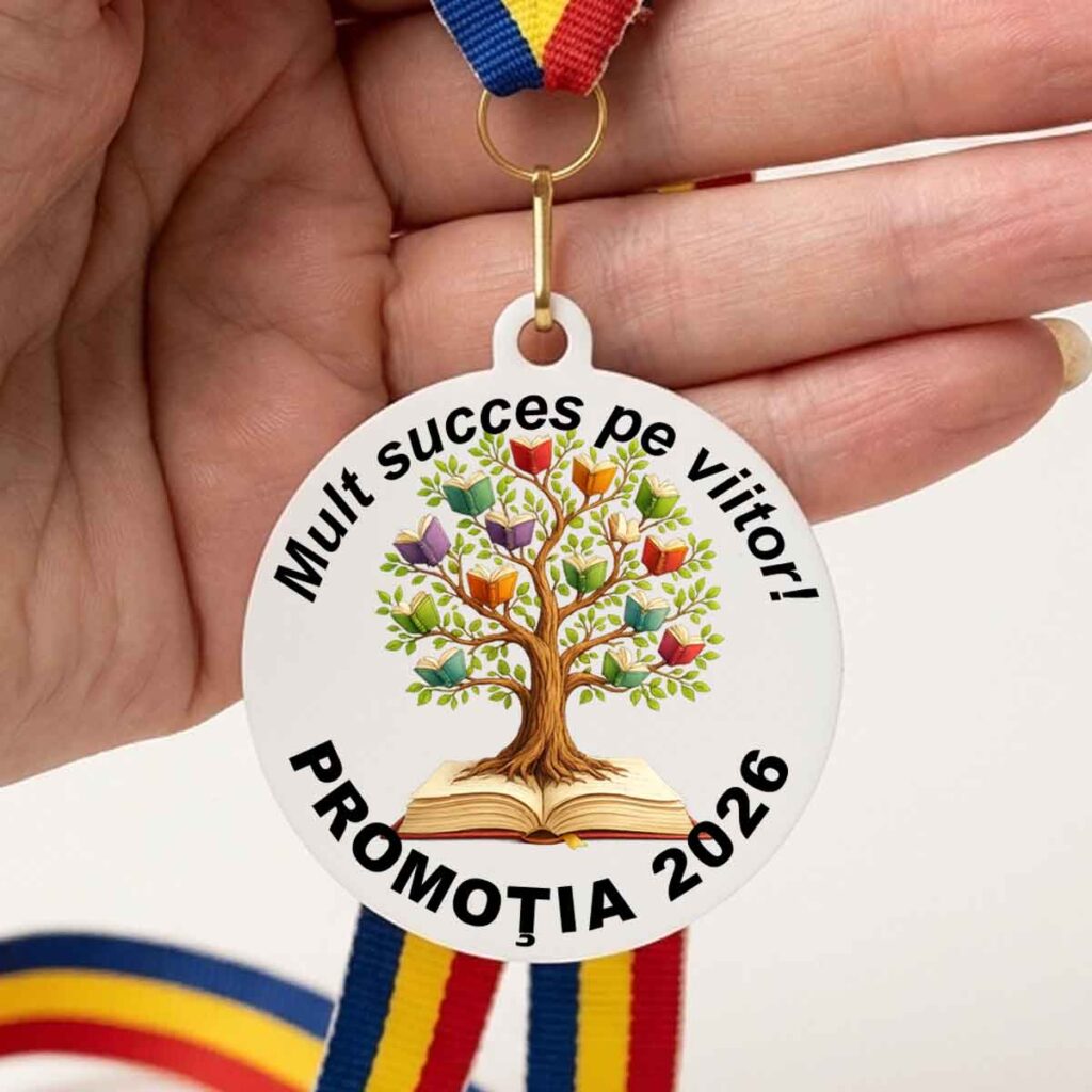 Medalie personalizata absolvent din lemn model Copac cu cărți pentru școală și grădiniță