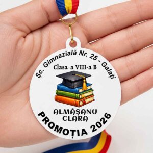 medalie personalizată absolvire promoția 2026 pentru elevi și grădiniță, cadou simbolic disponibil pe Dedaruit