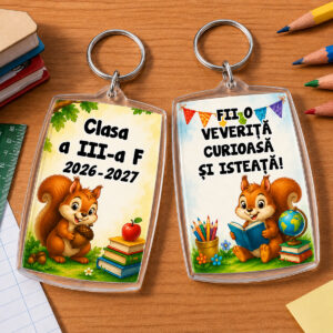 Breloc personalizat Clasa Veverițelor pentru elevi, model față-verso cu veveriță și mesaj motivațional